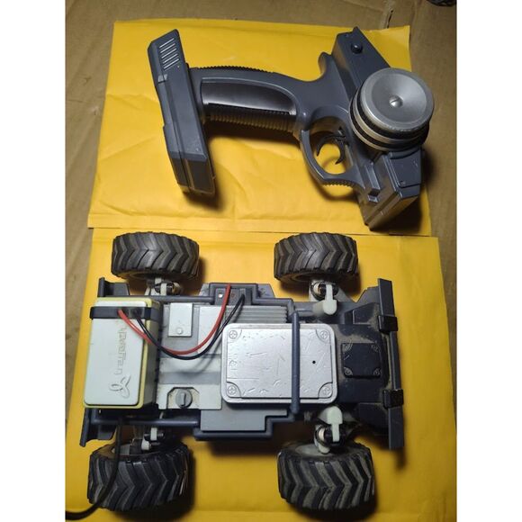 Call Of Duty Black Ops RC-XD Remote Control Car - Picture 1 of 12